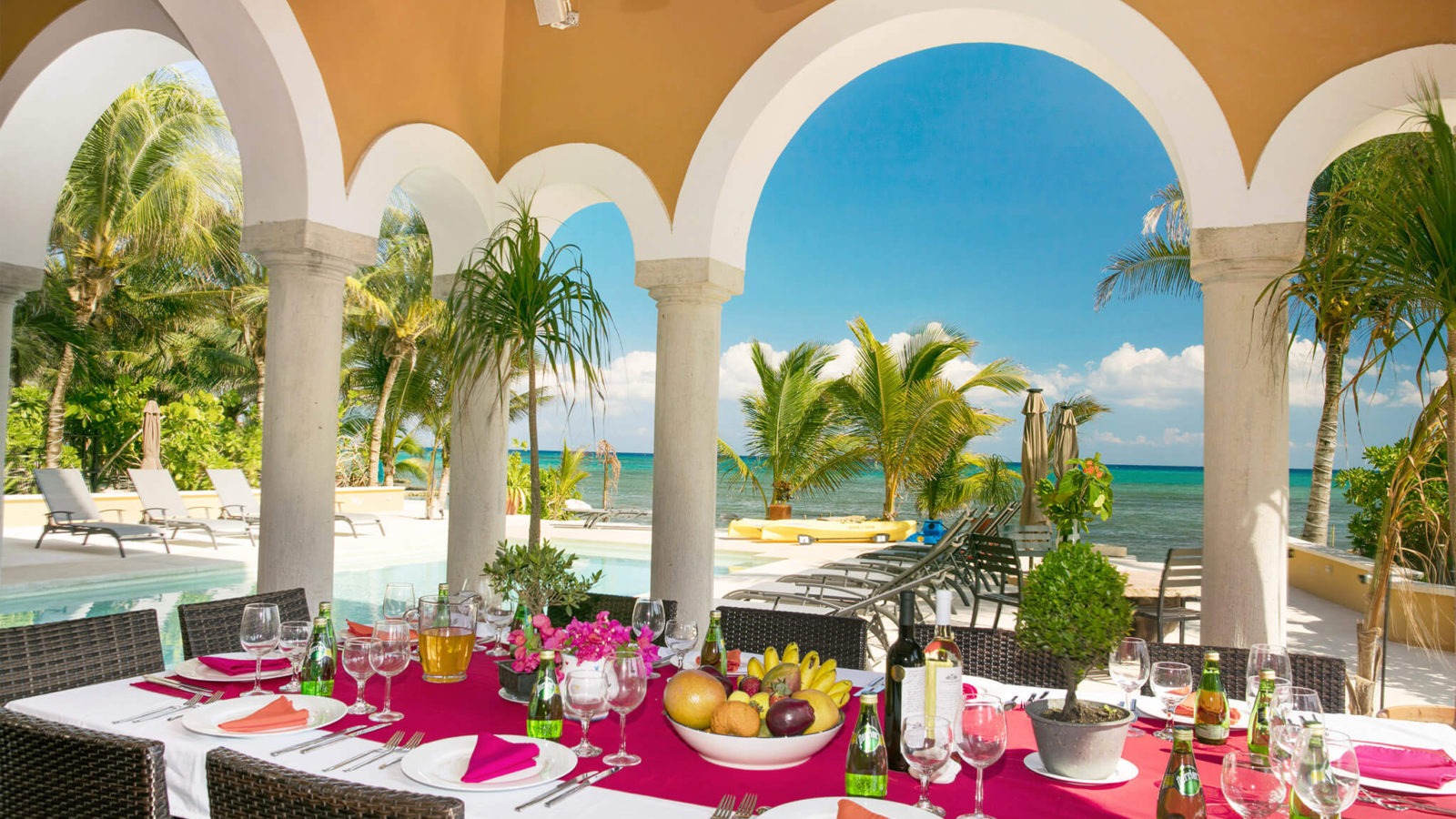 Rivera Maya Private Villa 2-table and beach view